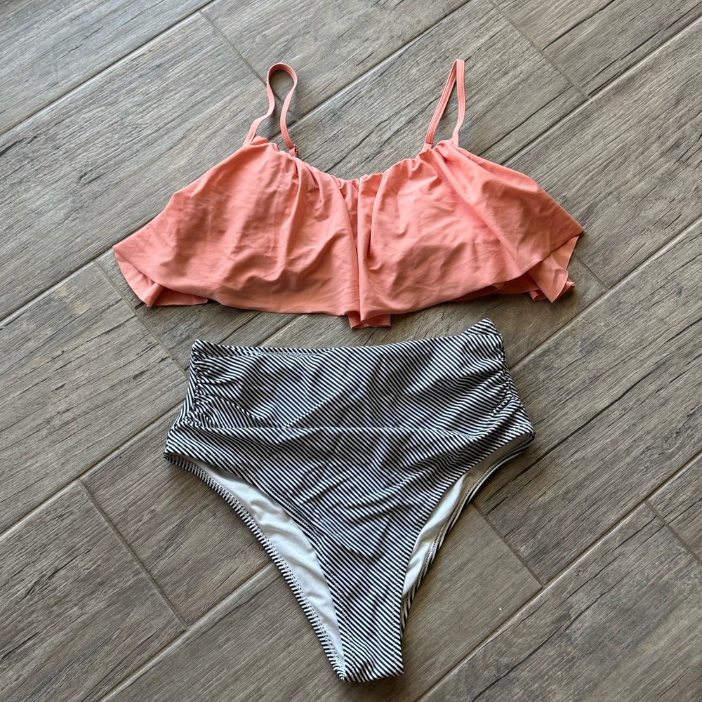 Cupshe Bikini Ruffle Top Cheeky Bottoms